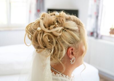 Steckfrisur von Karina Aigner für Hochzeit im Salzkammergut